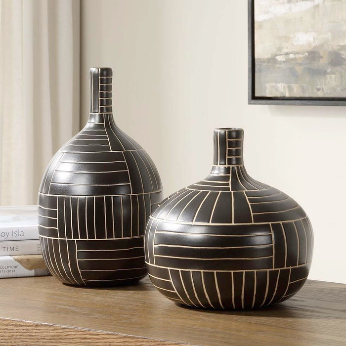 Graphite Stride Vase - Small